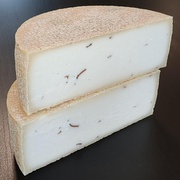 Сыр Крестьянский козий с Трюфелем