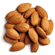 *Миндаль сырой*