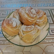 Булочки с изюмом