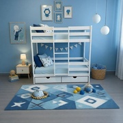 Двухъярусная кровать с лестницей по центру