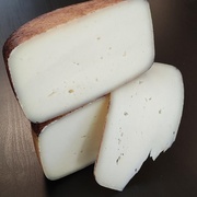 Сыр Крестьянский в красном вине (козье+коровье)