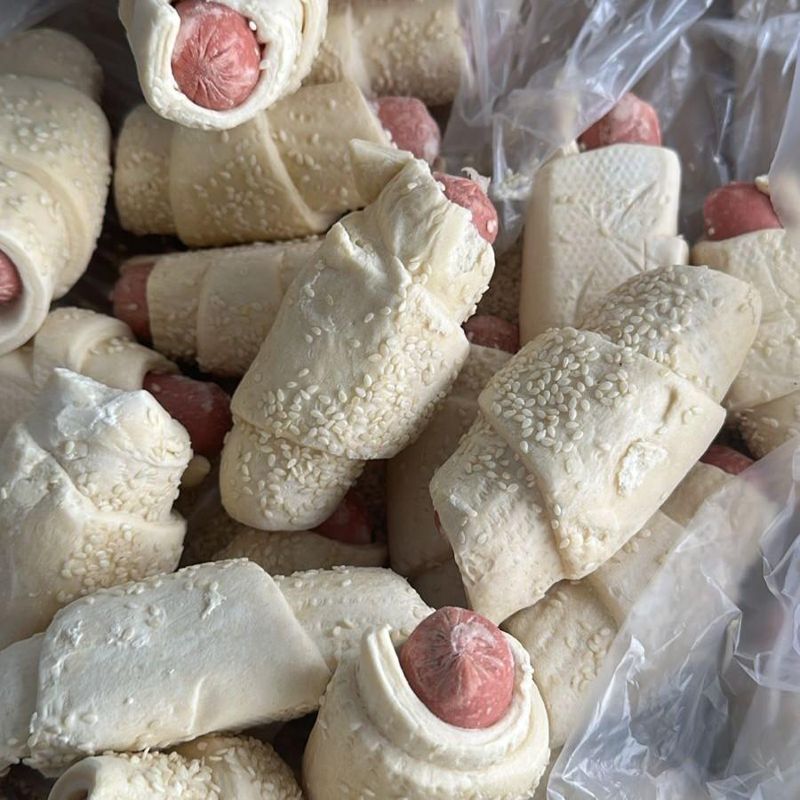 Сосиска в тесте с кунжутом 