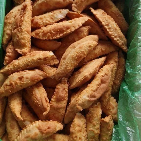 Чебуреки с творожным сыром и зеленью 