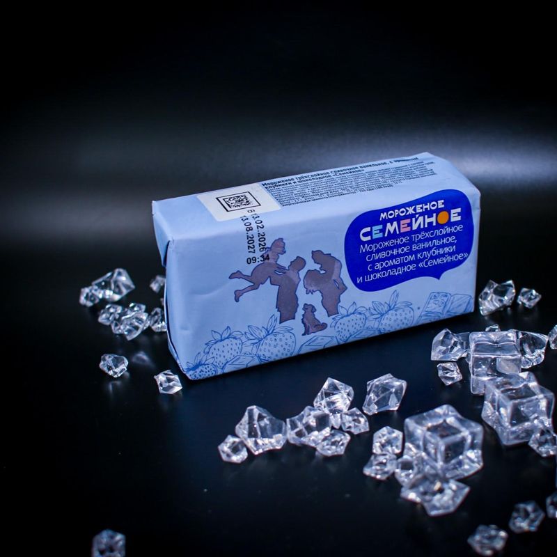 Мороженое Семейное брикет трёхслойное ваниль/шоколад/клубника 
